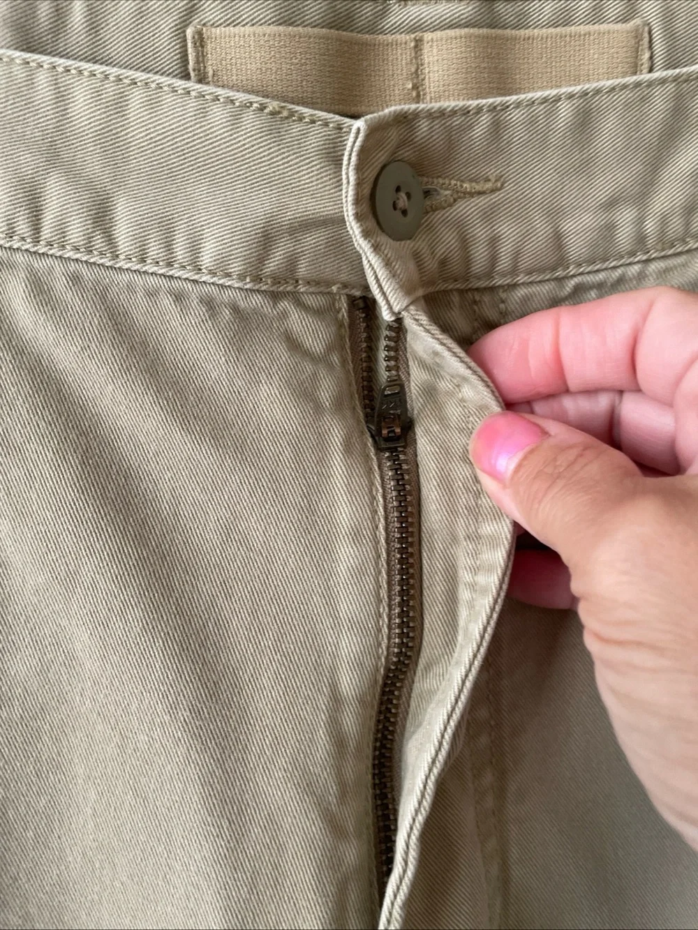 Men’s Nautica Relaxed Fit flat front Tan khakis size 36 Waist X 30 Inseam